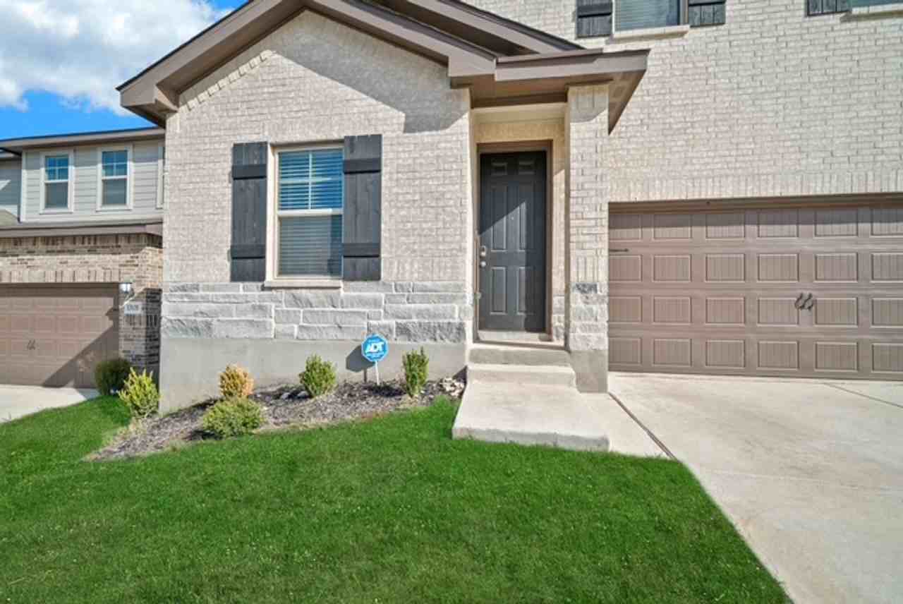 13131 Braxon Pass - Photo 2 of 9