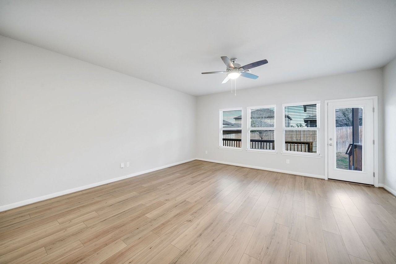 13131 Braxon Pass - Photo 3 of 9