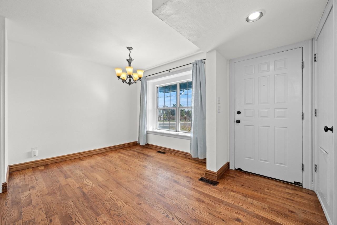 5401 Wagonwheel Trl - Photo 2 of 20