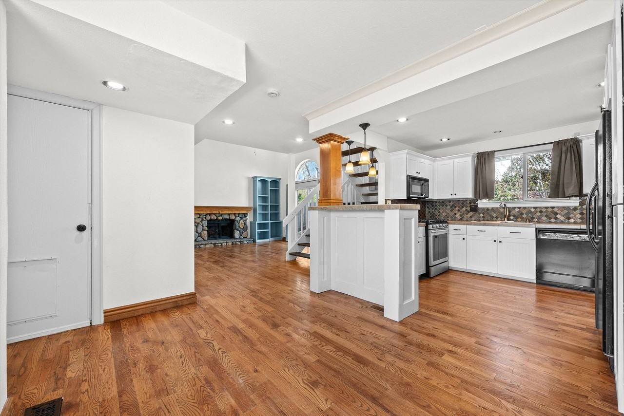 5401 Wagonwheel Trl - Photo 3 of 20