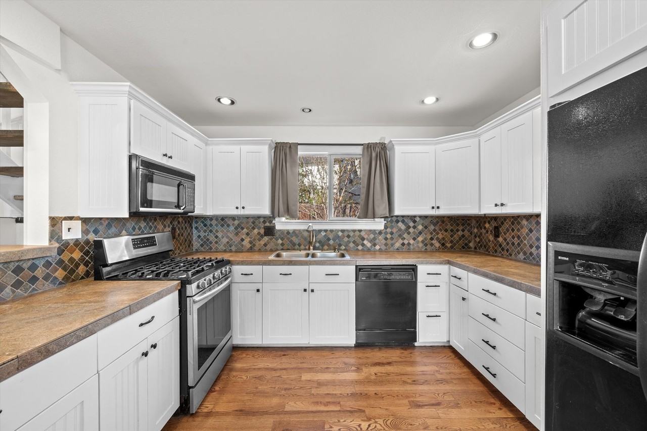 5401 Wagonwheel Trl - Photo 4 of 20