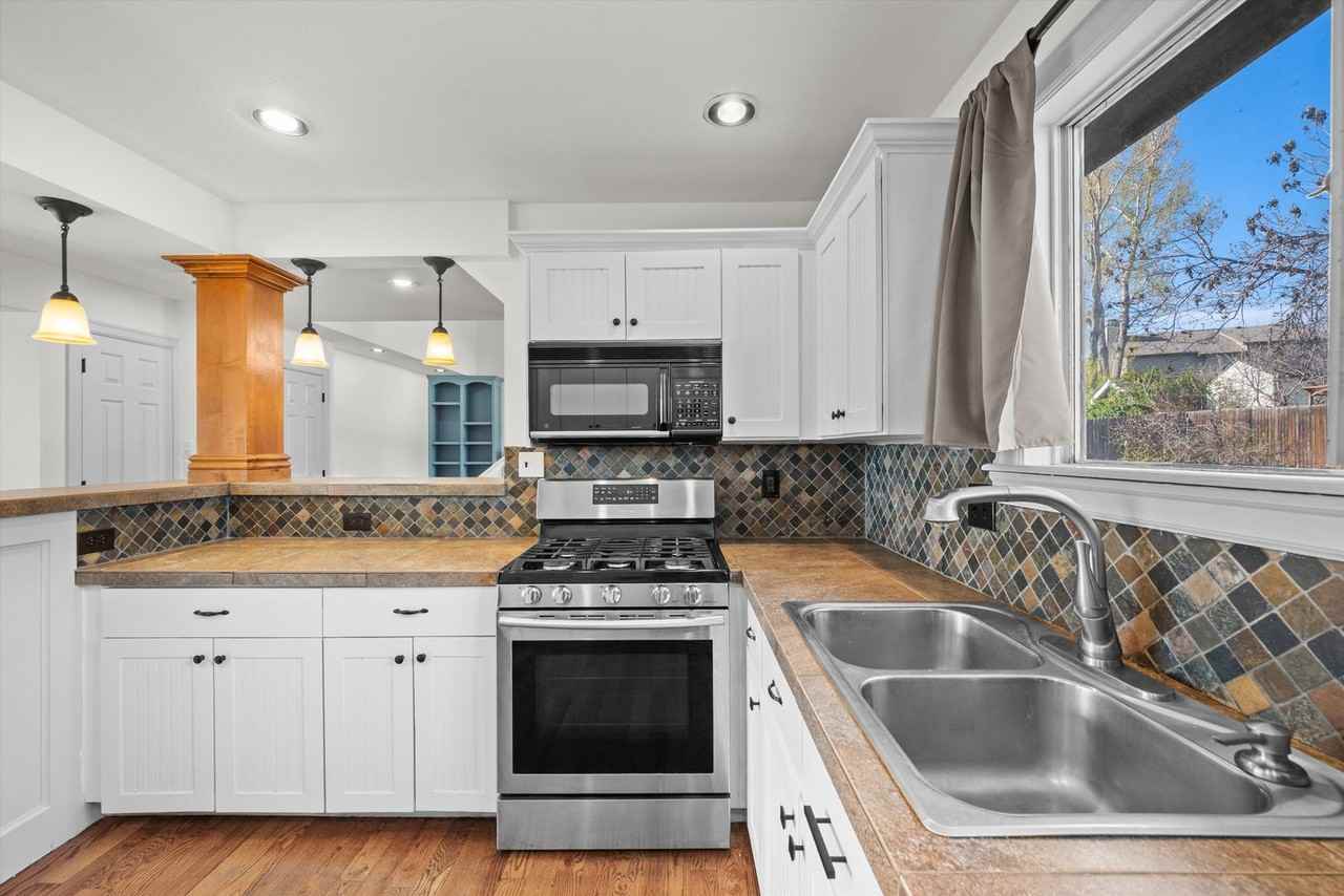 5401 Wagonwheel Trl - Photo 5 of 20