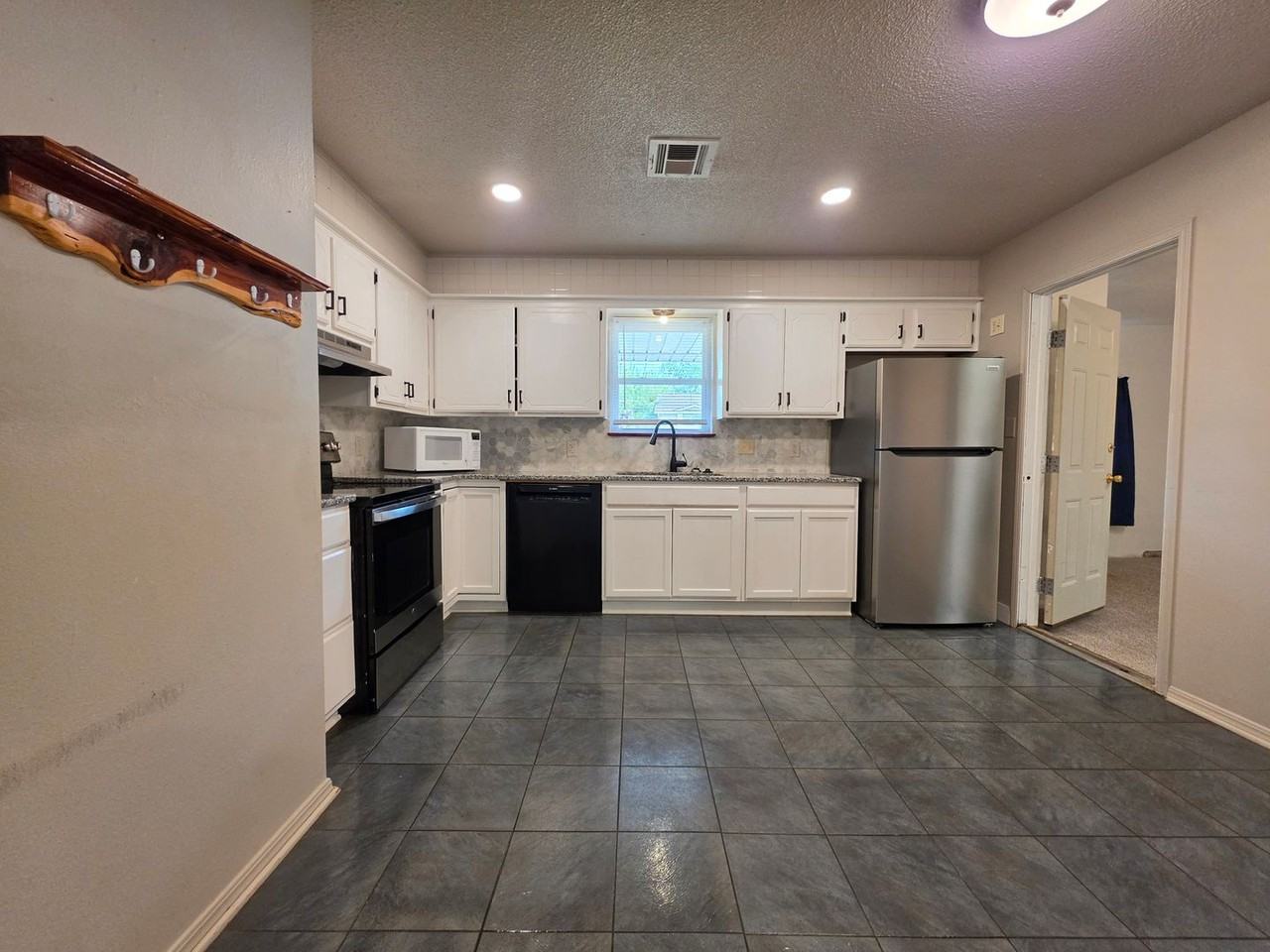 1 Red Oak Rd - Photo 6 of 42