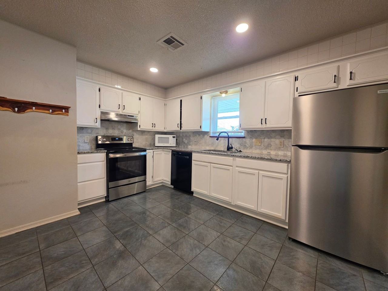 1 Red Oak Rd - Photo 7 of 42