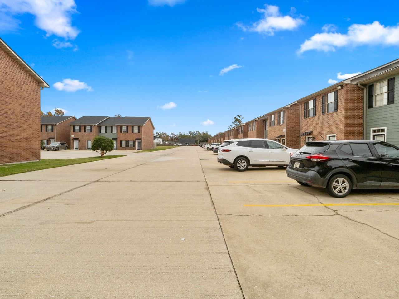 1711 Mignonette Ln - Photo 3 of 13
