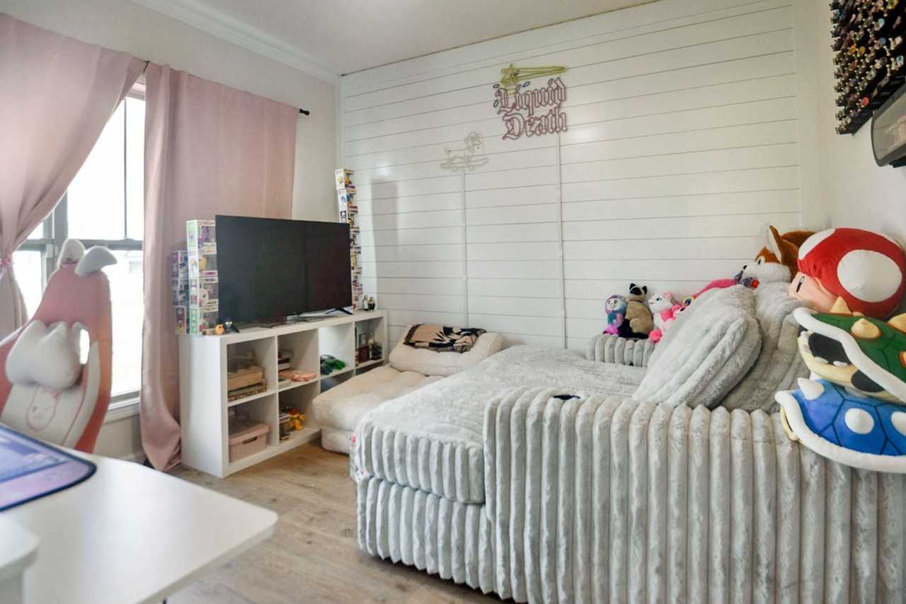 2058 Ireland Way - Photo 5 of 17