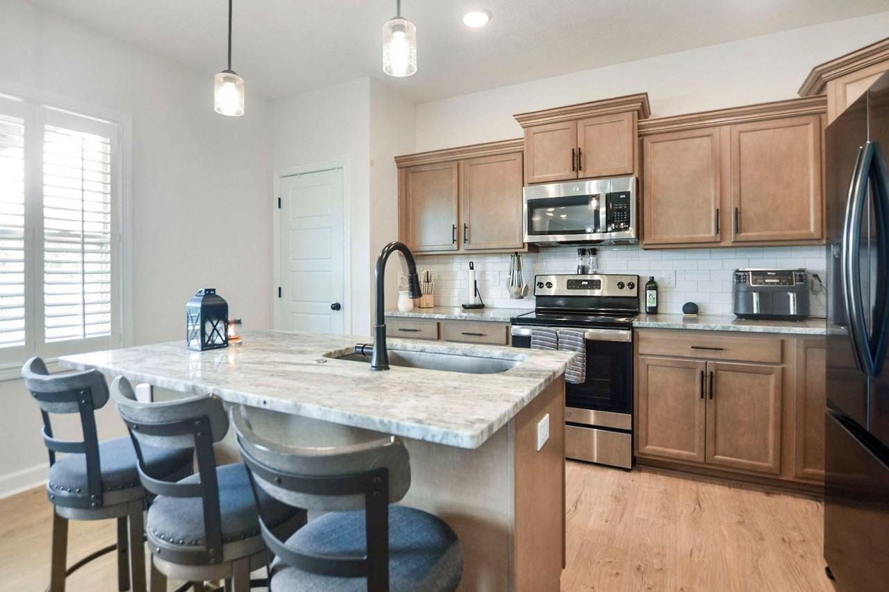 2058 Ireland Way - Photo 6 of 17