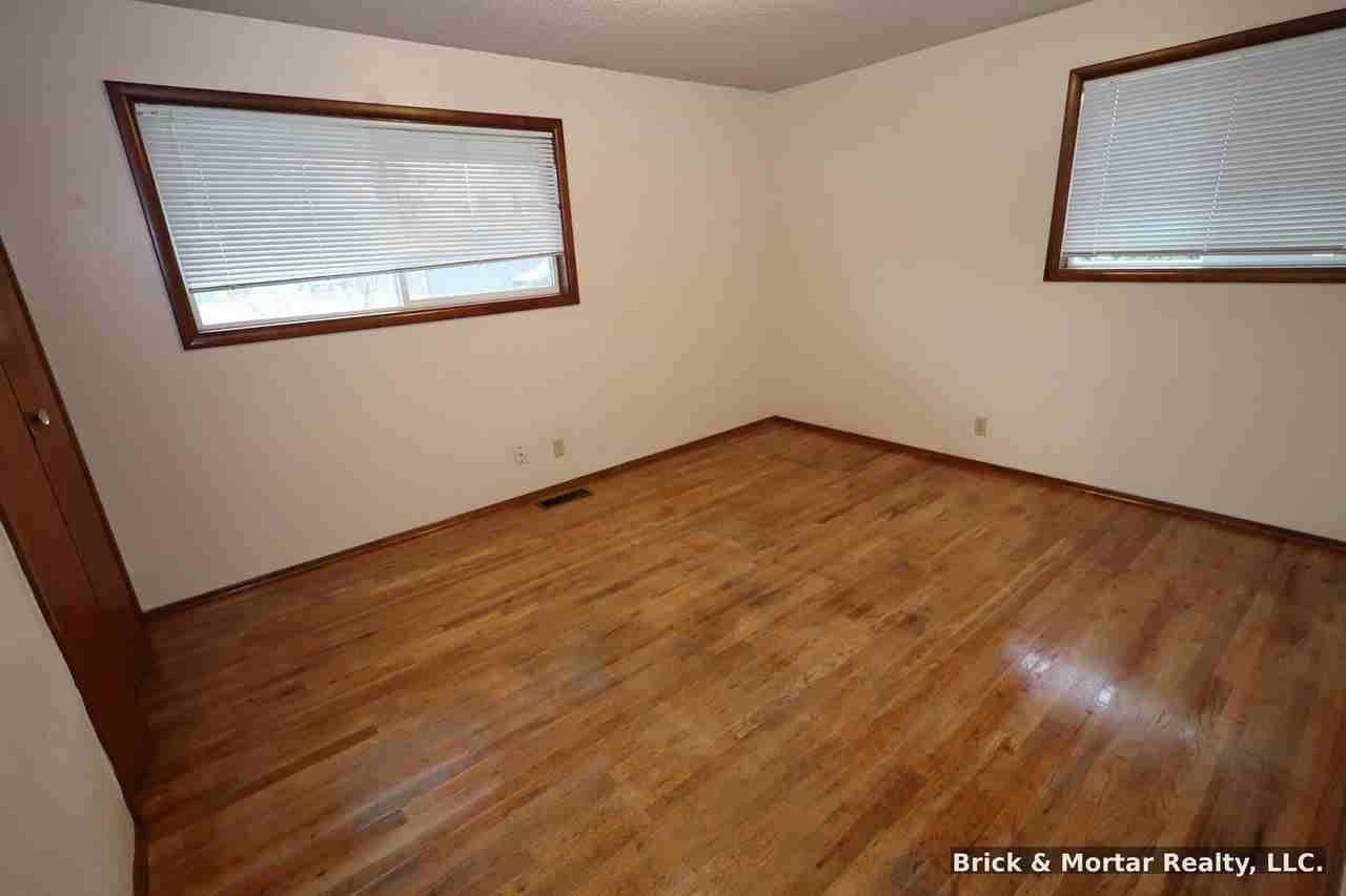 1240 Western Ave - Photo 5 of 20