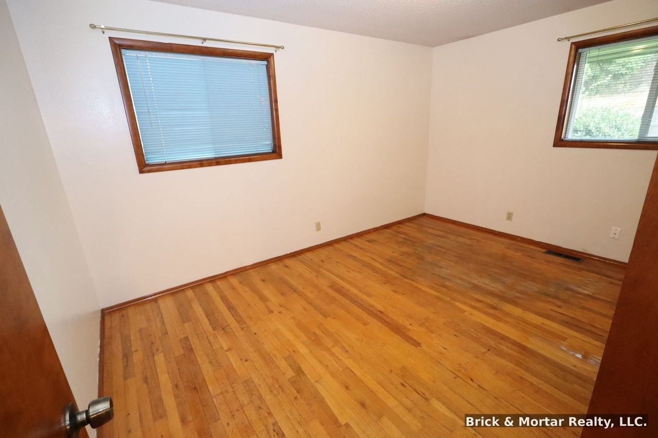1240 Western Ave - Photo 6 of 20