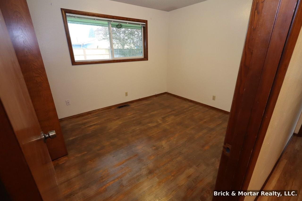 1240 Western Ave - Photo 7 of 20