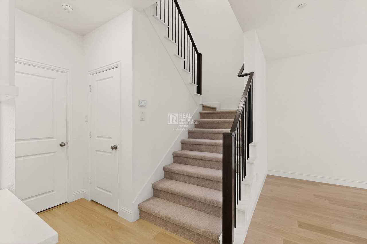 9443 Speaker Dr - Photo 7 of 39