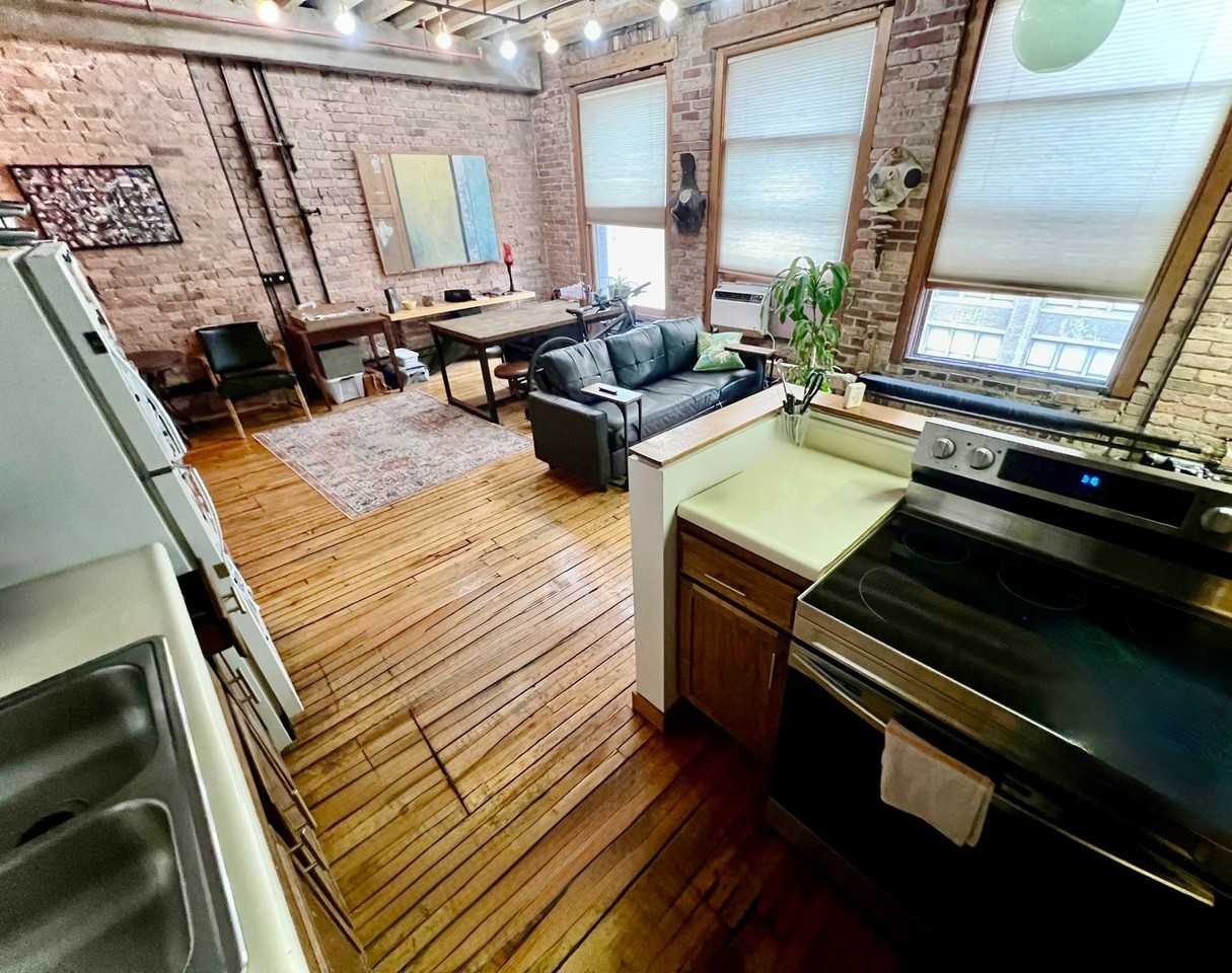 711 S Dearborn St #608 - Photo 3 of 14