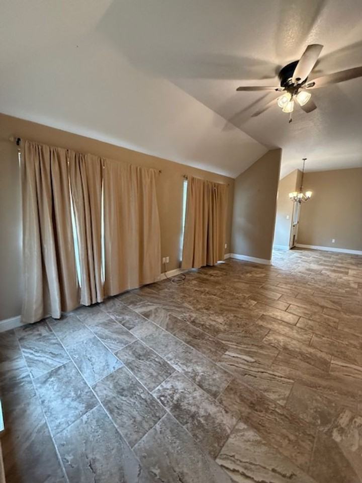 7702 Venice Dr - Photo 3 of 17