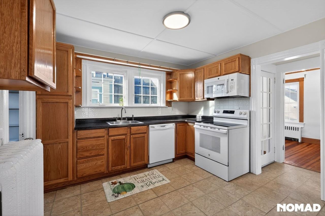 21 Hall Ave - Photo 7 of 30