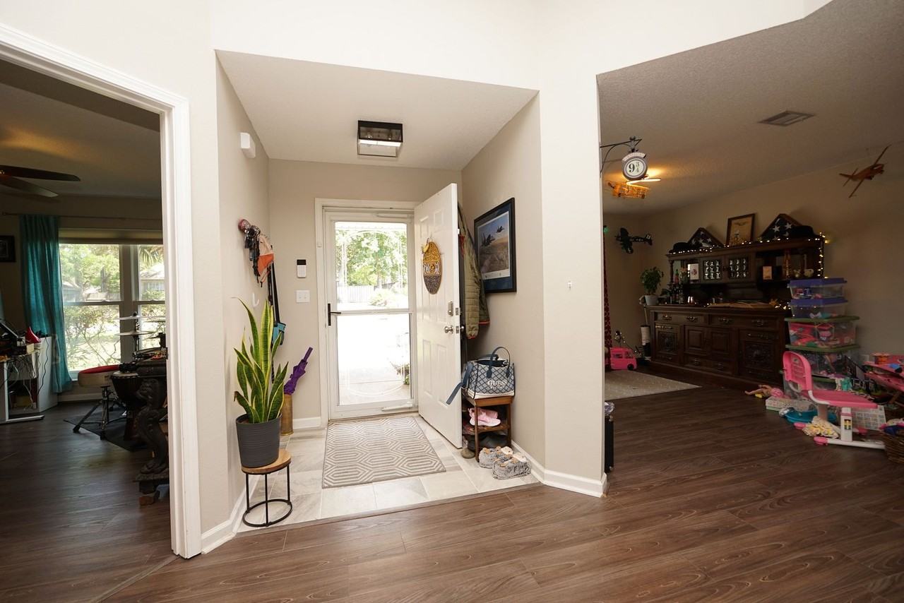 4204 Mainsail Dr - Photo 5 of 31