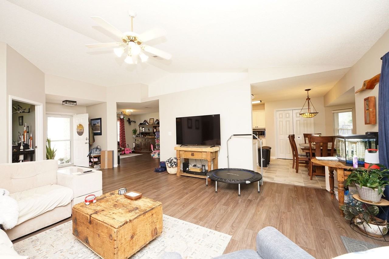 4204 Mainsail Dr - Photo 6 of 31