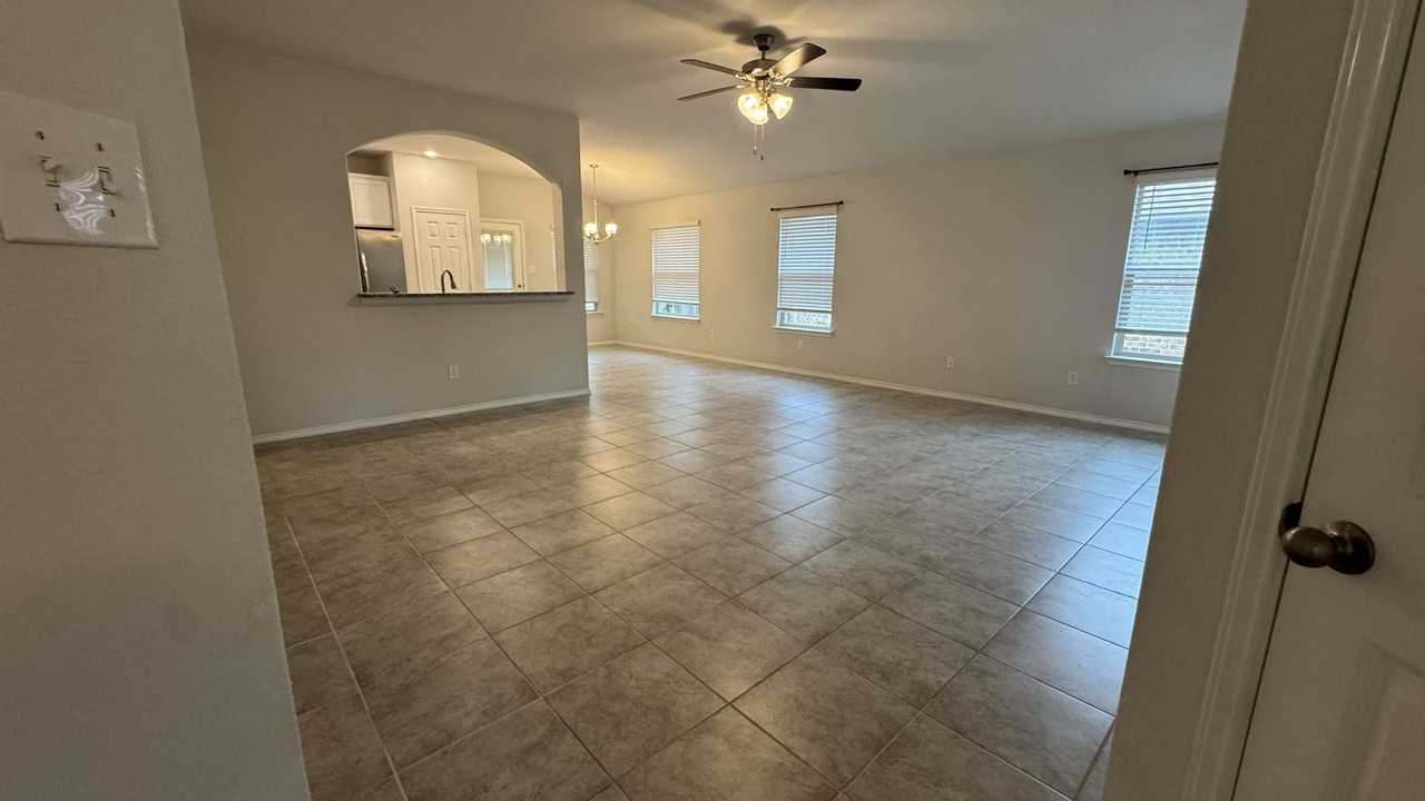 406 Stonewall Rdg - Photo 2 of 17