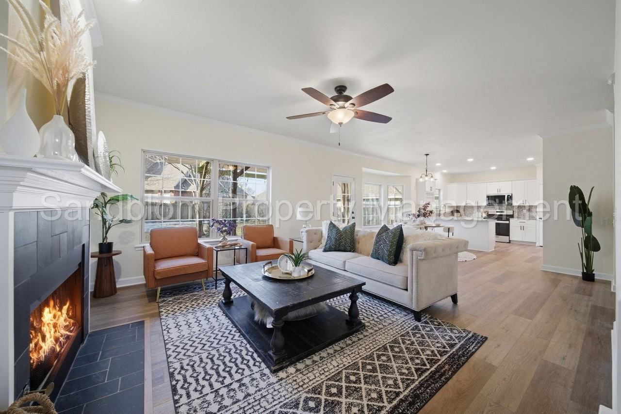 11410 S Mulberry Cir - Photo 4 of 30