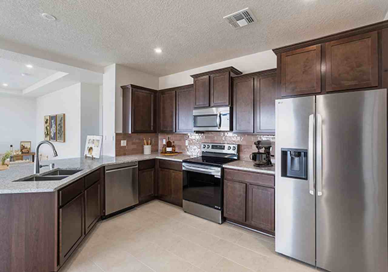 1901 Pena Ave Se - Photo 2 of 5