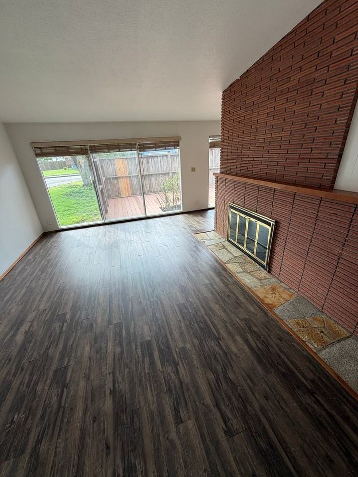 1135 Laurel Ave - Photo 2 of 9