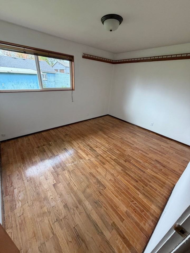 1135 Laurel Ave - Photo 3 of 9