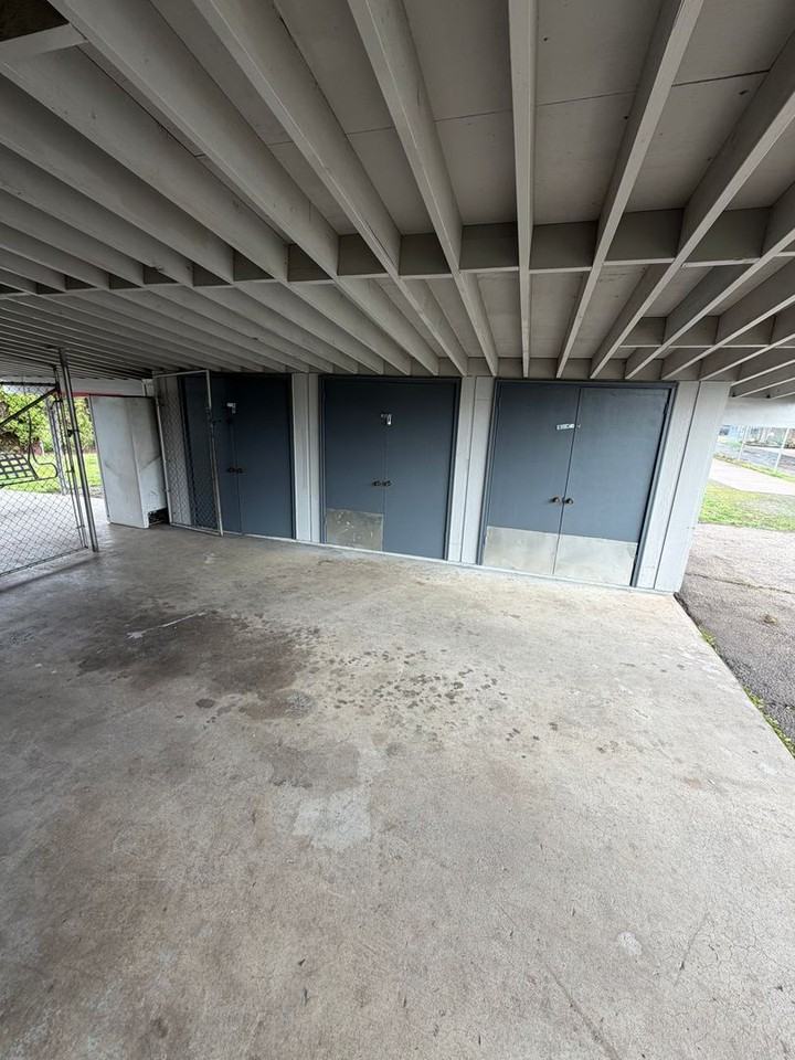 1135 Laurel Ave - Photo 2 of 38