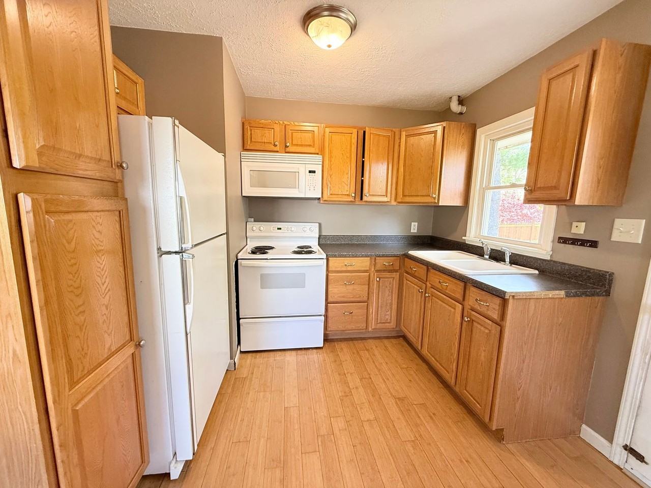 813 N Fell Ave - Photo 2 of 11