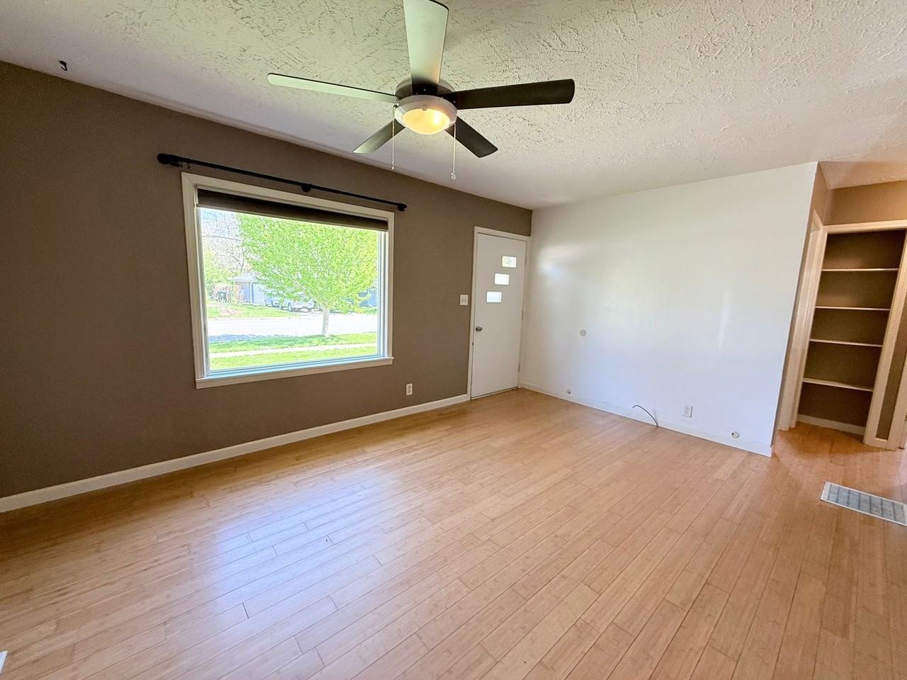 813 N Fell Ave - Photo 4 of 11