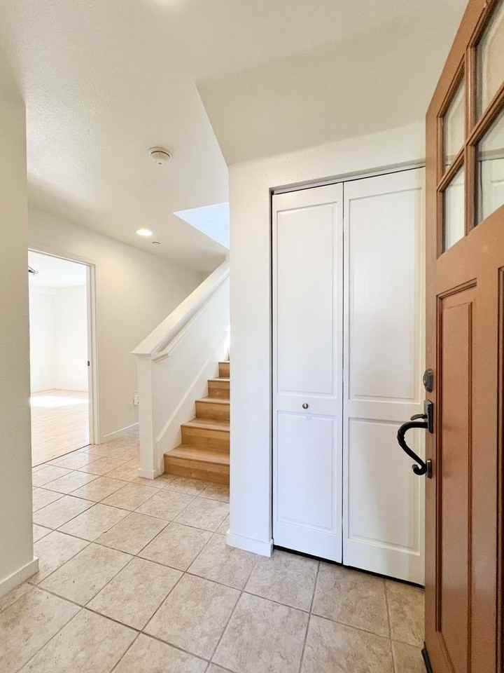 162 Valley Oak Dr - Photo 2 of 22