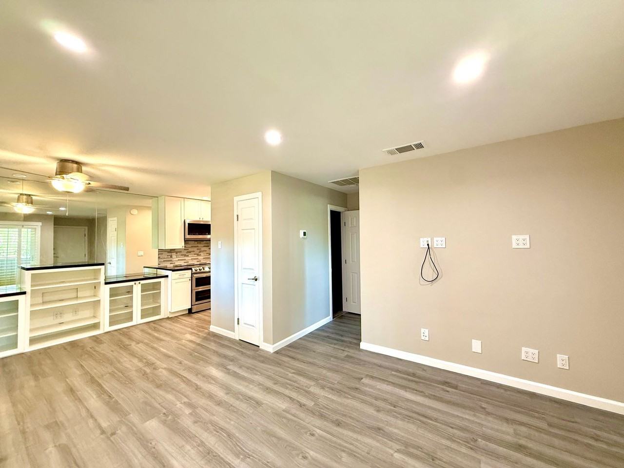685 N Ashurst Ct Unit H218 - Photo 2 of 12