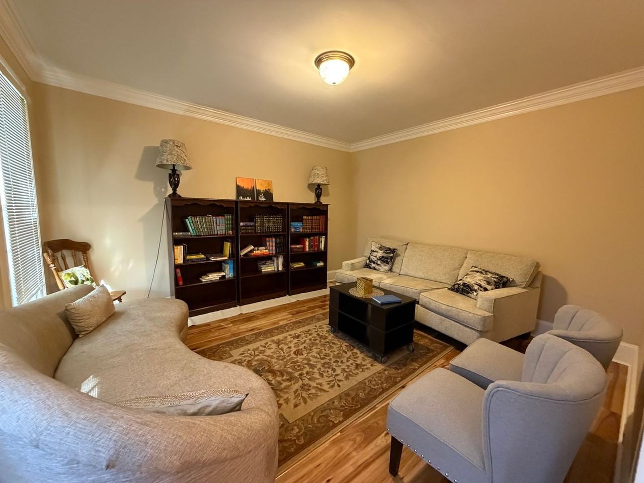 525 Meadowbrook Dr - Photo 2 of 21