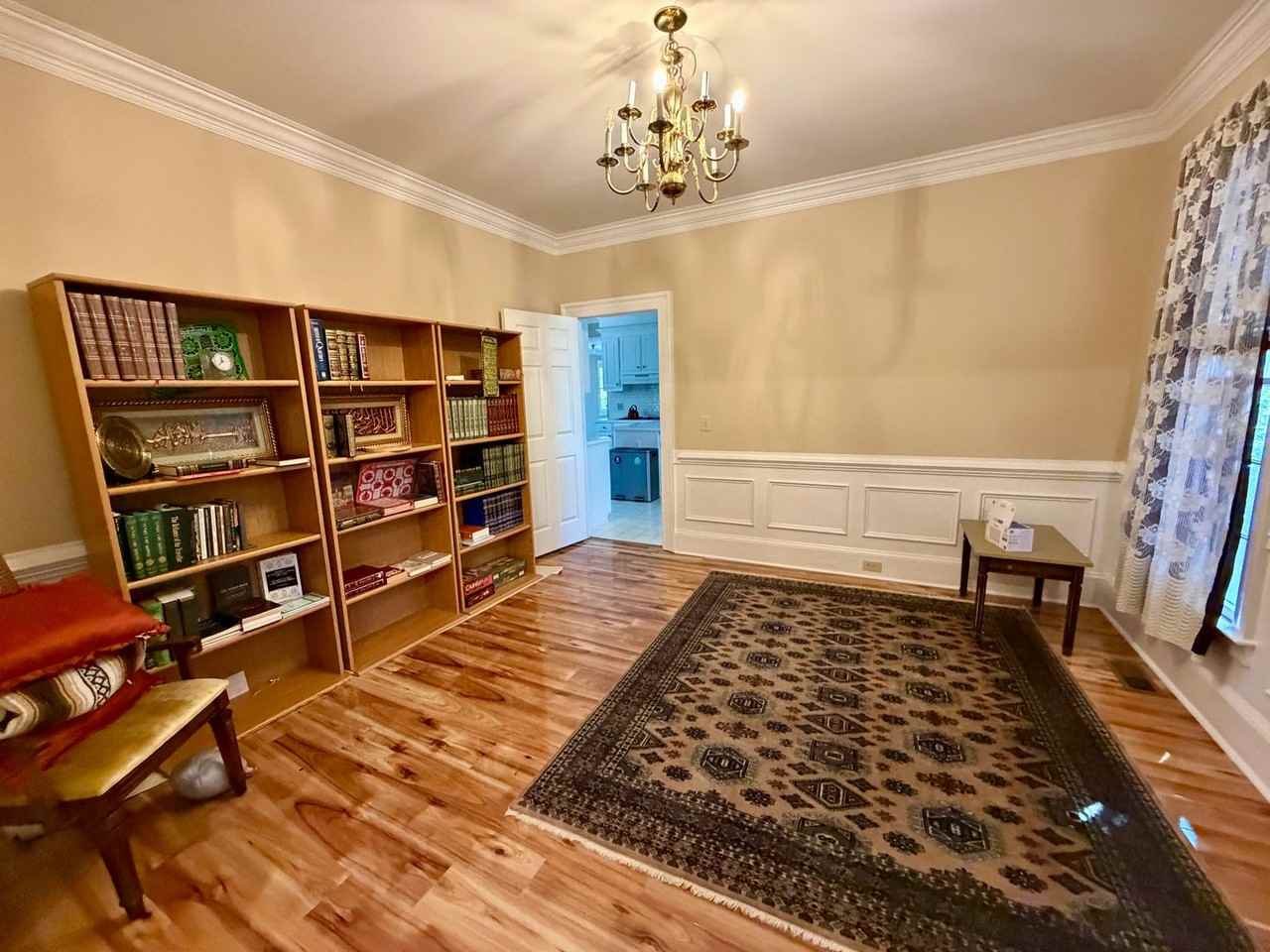 525 Meadowbrook Dr - Photo 3 of 21