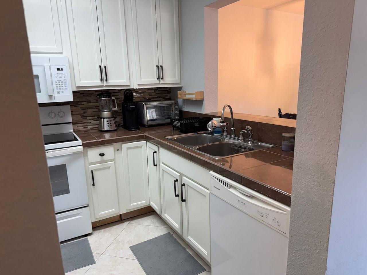 3705 Sw 27th St - Photo 5 of 18