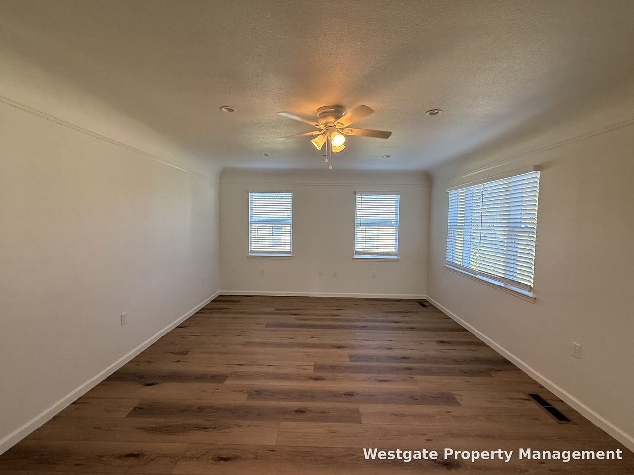 1346 Skillman Ln - Photo 4 of 18