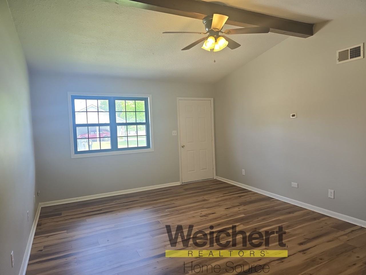 2804 Brookside Cir - Photo 2 of 14