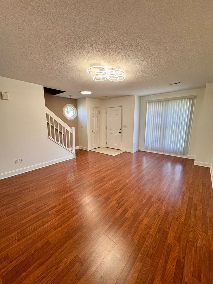 1138 Paul Revere Ct - Photo 3 of 15