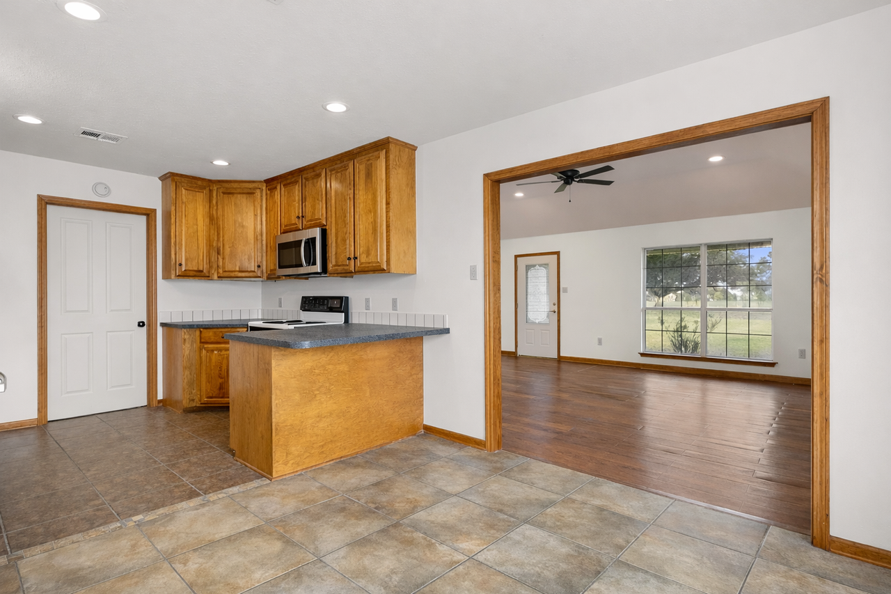 4607 W Prien Lake Rd - Photo 5 of 6