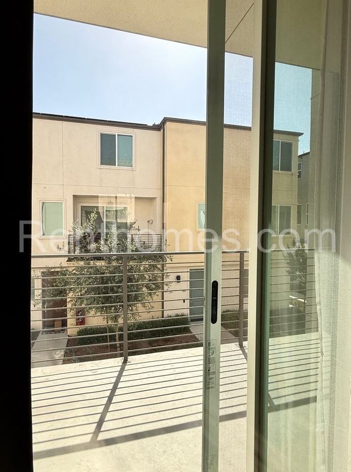 5481 Seacliff Pl #95 - Photo 7 of 27