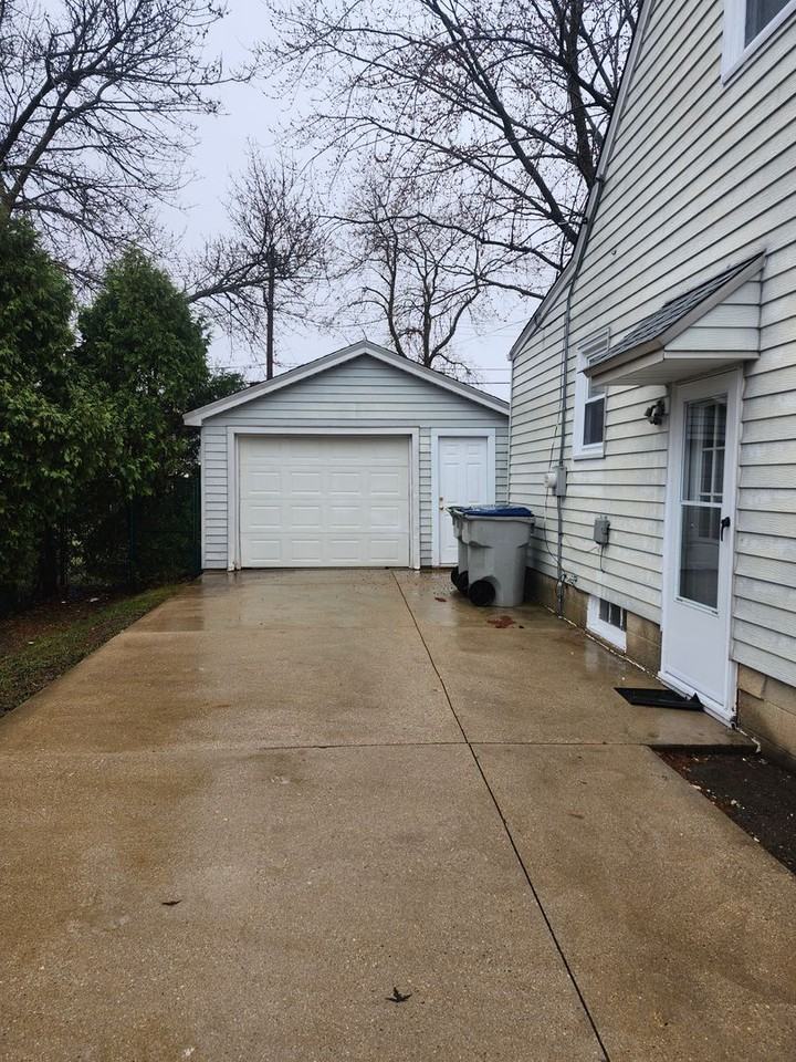 3417 N 97th St - Photo 2 of 43