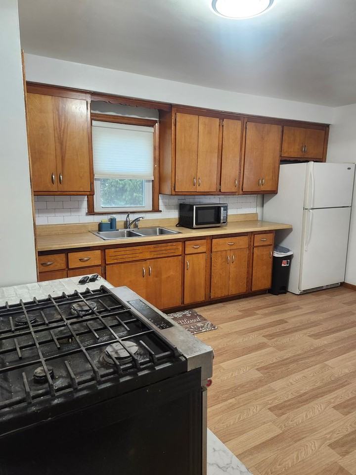 3417 N 97th St - Photo 6 of 43