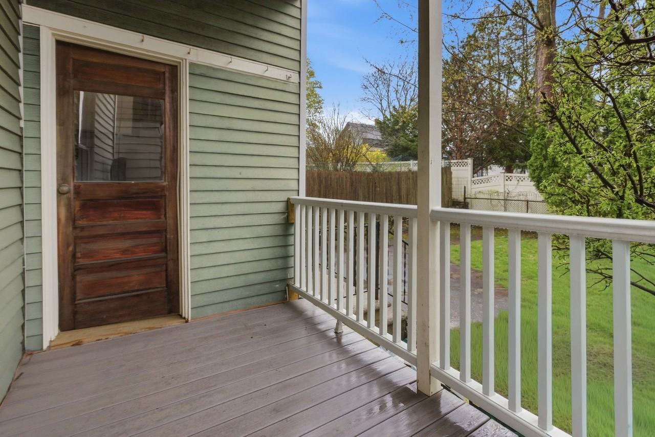 35 Oakland St - Photo 2 of 24