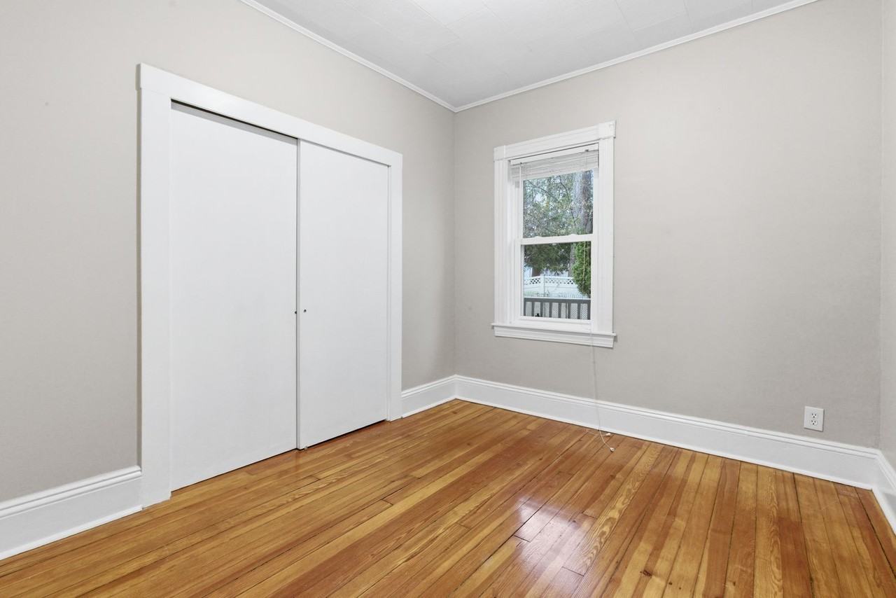 35 Oakland St - Photo 3 of 24