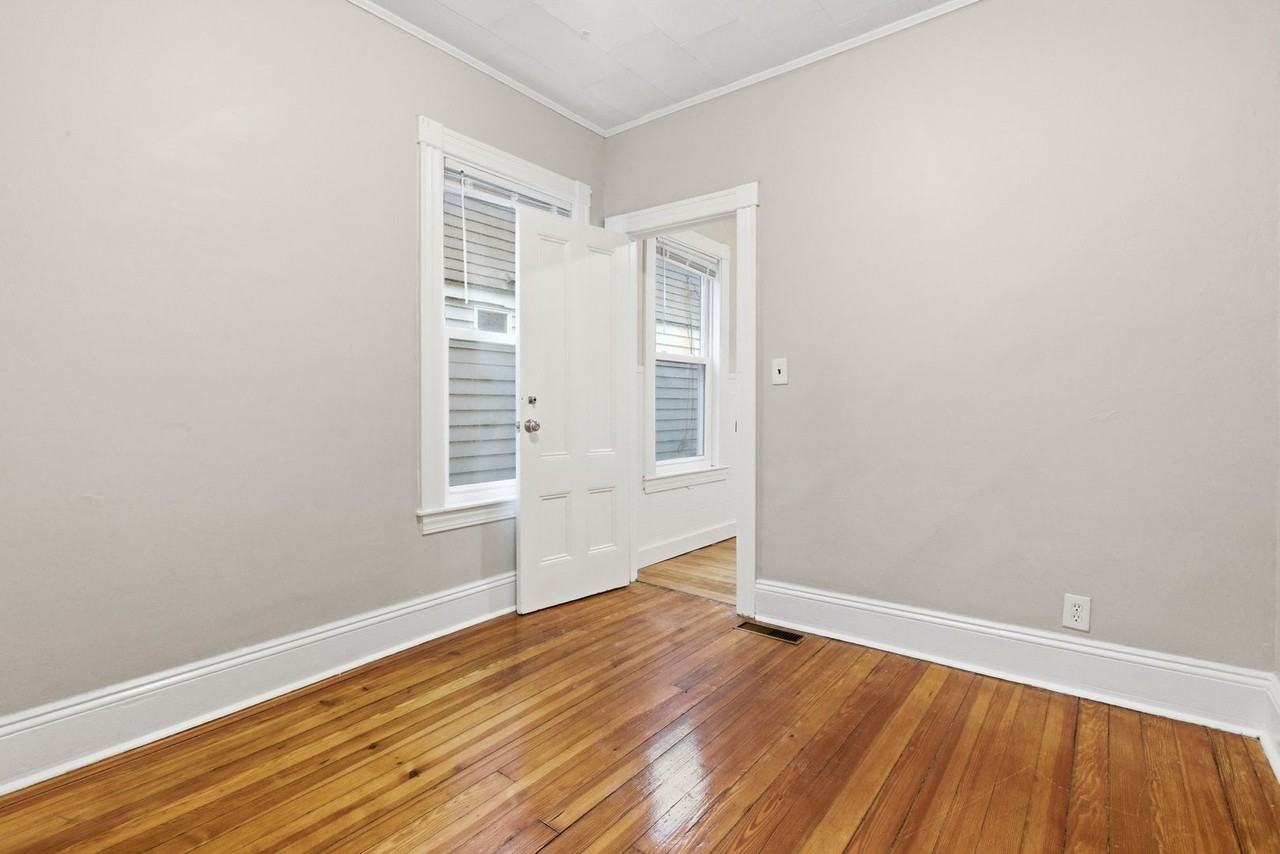 35 Oakland St - Photo 4 of 24