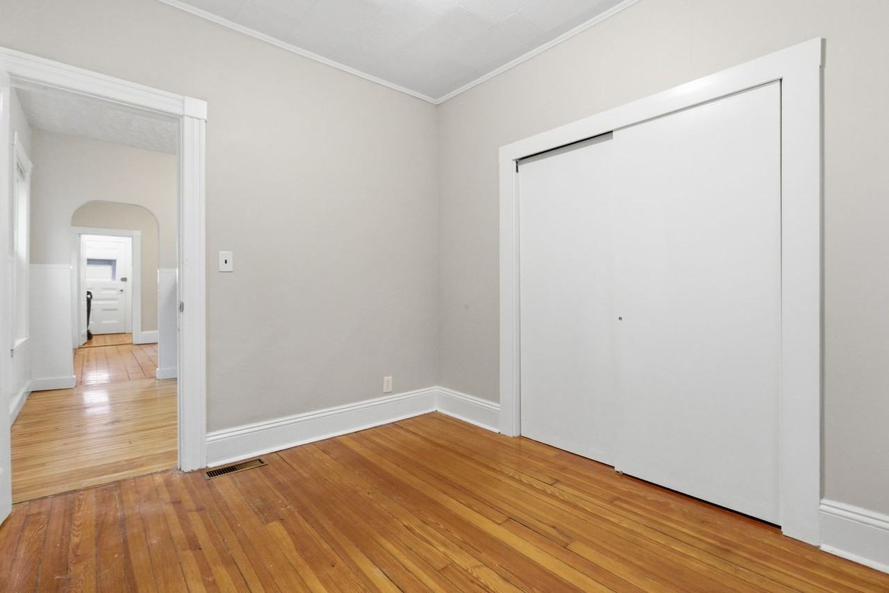 35 Oakland St - Photo 5 of 24