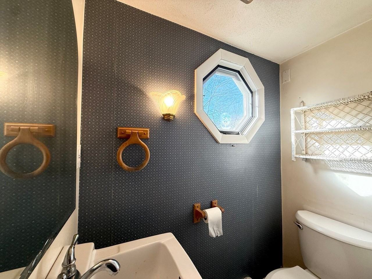 58 Lake St - Photo 3 of 19