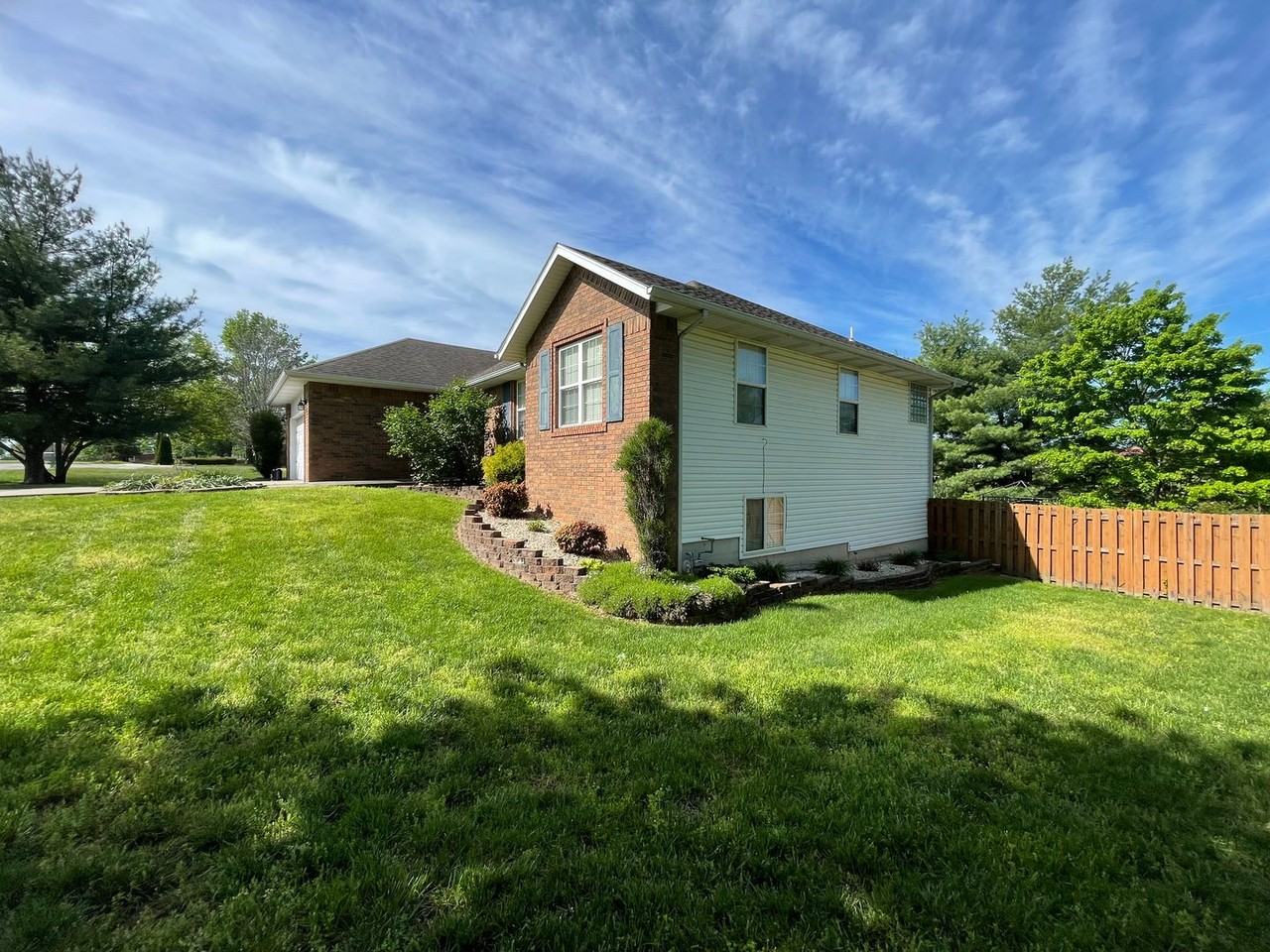 1407 S 17th Ave - Photo 4 of 50