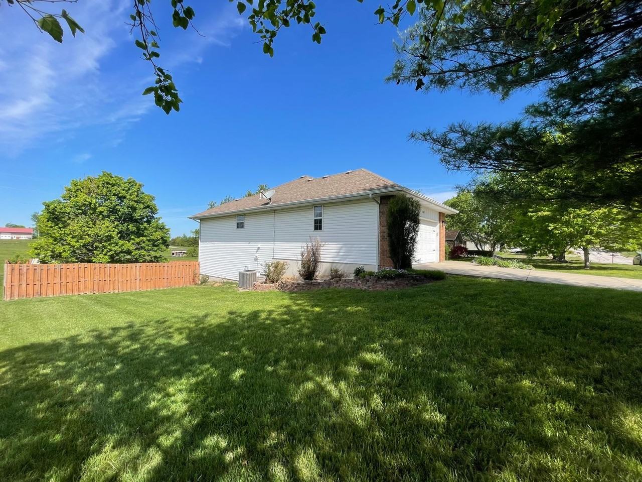 1407 S 17th Ave - Photo 5 of 50