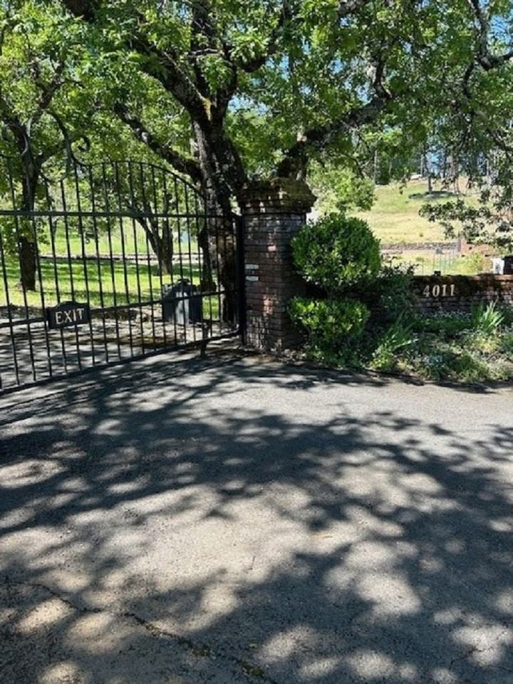 4011 Spring Mountain Rd - Photo 2 of 17