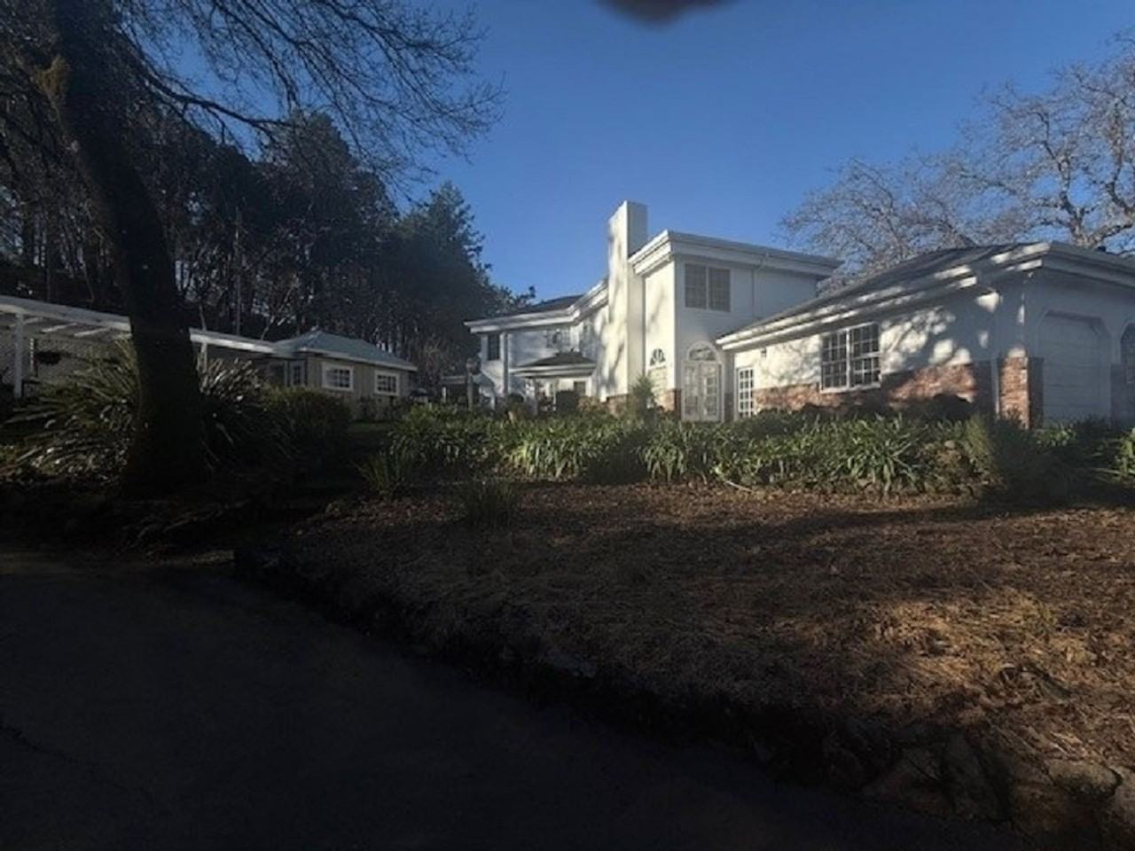 4011 Spring Mountain Rd - Photo 3 of 17