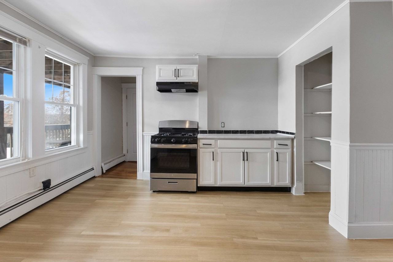 248 Rantoul St - Photo 4 of 28